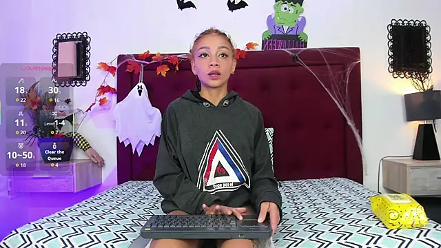 Sassha ferrer online show from 10-29-25, 09:16