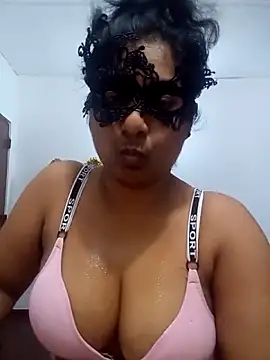 Expose Queen online show from 05-03-26, 05:08