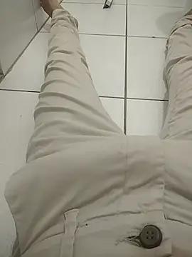 Guilhermekovaliosky online show from 12-15-25, 01:59