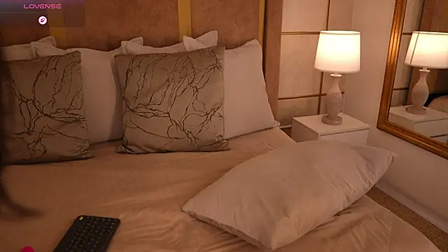 lyrabellini online show from 04-25-26, 10:51