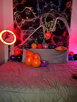 MiniMonroe online show from 11-01-25, 08:27