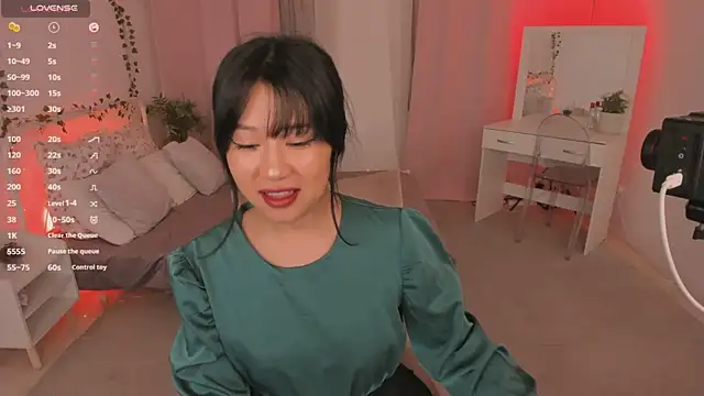 Snapshot of Erika_Kim chatting on 11-21-25, 06:01 Erika Kim online show from 11-21-25, 06:01