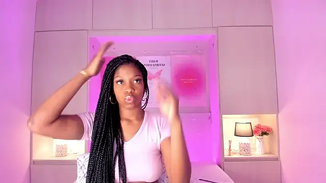 Snapshot of MaraBaker chatting on 10-23-25, 12:15 MaraBaker online show from 10-23-25, 12:15