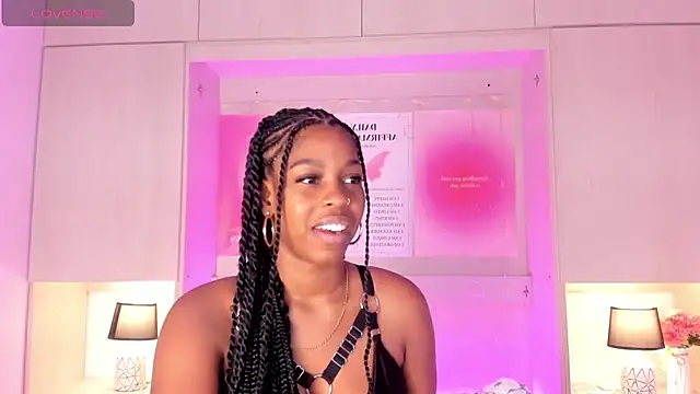 Snapshot of MaraBaker chatting on 10-24-25, 12:12 MaraBaker online show from 10-24-25, 12:12