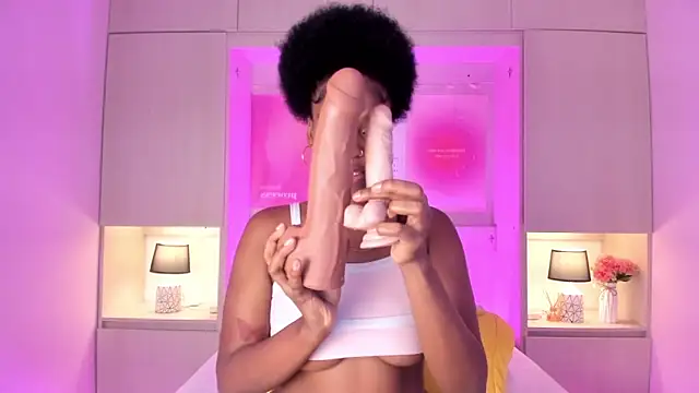 Snapshot of MaraBaker chatting on 10-28-25, 12:09 MaraBaker online show from 10-28-25, 12:09