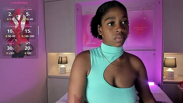 Snapshot of MaraBaker chatting on 11-11-25, 11:43 MaraBaker online show from 11-11-25, 11:43