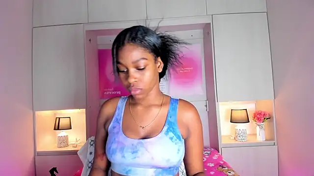 Snapshot of MaraBaker chatting on 11-28-25, 12:41 MaraBaker online show from 11-28-25, 12:41