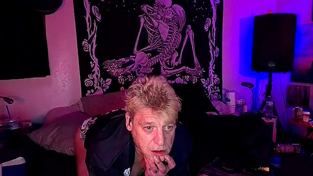 whitehole4bbc252 online show from 04-04-26, 08:34