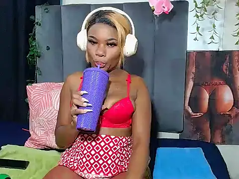 Snapshot of Lauren-001 chatting on 10-22-25, 08:25 Lauren-001 online show from 10-22-25, 08:25