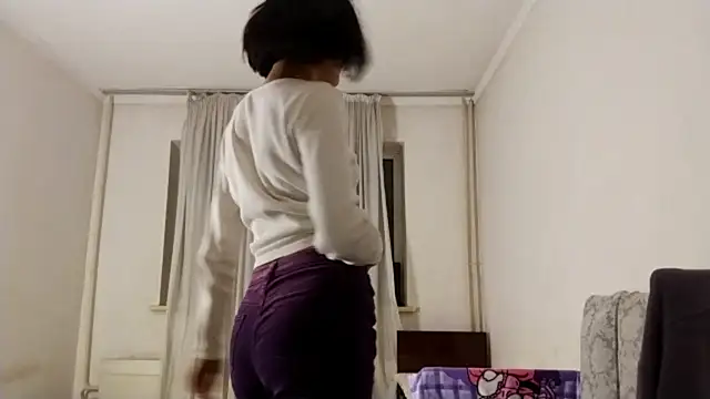 Lyndasilk online show from 11-25-25, 03:34