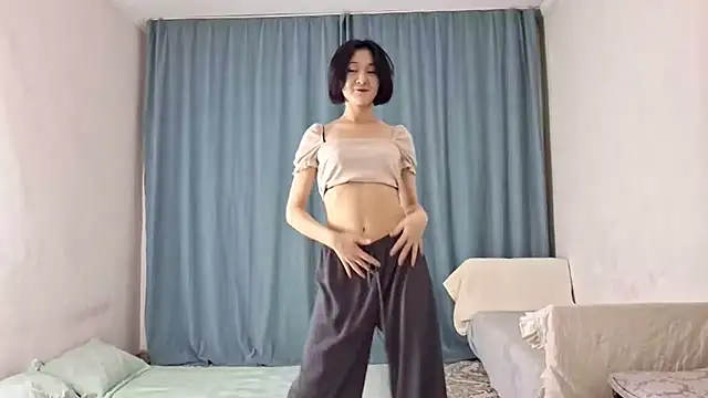 Lyndasilk online show from 03-28-26, 02:16