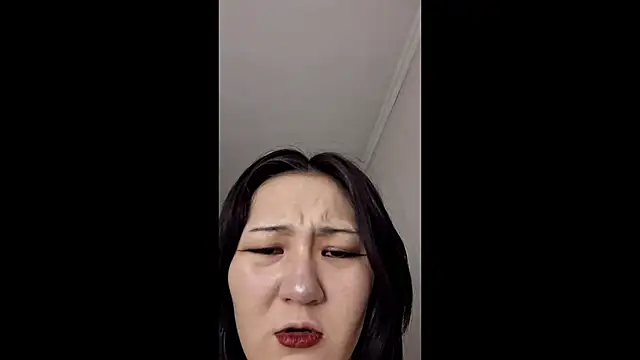 Lyndasilk online show from 05-19-26, 04:24