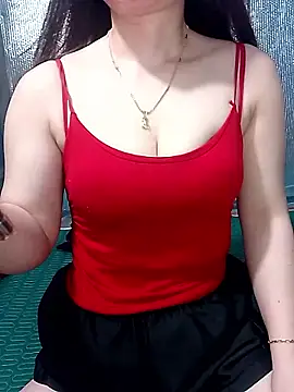Snapshot of LeanaLy chatting on 05-13-26, 12:30 LeanaLy online show from 05-13-26, 12:30