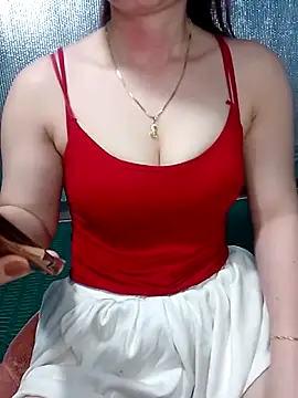 Snapshot of LeanaLy chatting on 05-29-26, 01:58 LeanaLy online show from 05-29-26, 01:58