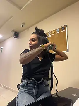 AlyssaRay online show from 04-24-26, 11:07