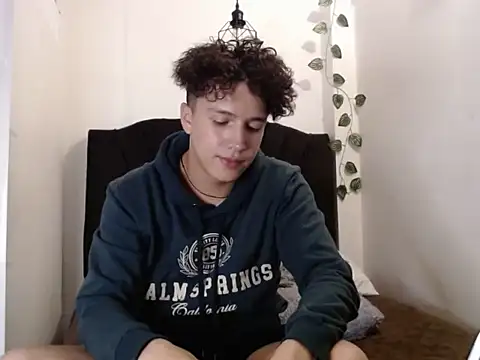 Snapshot of charly_926 chatting on 11-22-25, 08:52 charly 926 online show from 11-22-25, 08:52