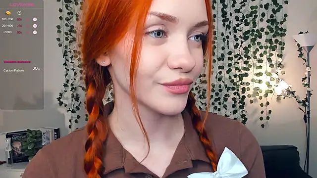 Snapshot of Foxy_blush chatting on 10-28-25, 06:10 Foxy blush online show from 10-28-25, 06:10