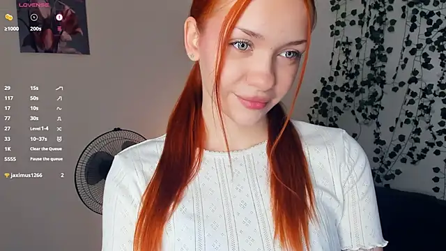 Snapshot of Foxy_blush chatting on 11-23-25, 08:19 Foxy blush online show from 11-23-25, 08:19