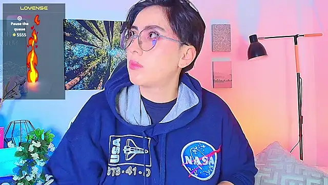 Snapshot of Alex_carter chatting on 11-20-25, 10:15 Alex carter online show from 11-20-25, 10:15