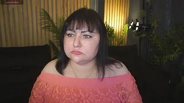 Snapshot of HotBellaB chatting on 10-14-25, 01:34 HotBellaB online show from 10-14-25, 01:34