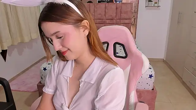 MIACUTEE  online show from 06-28-26, 11:33