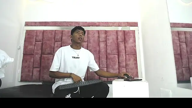 Mick storm online show from 04-08-26, 06:52