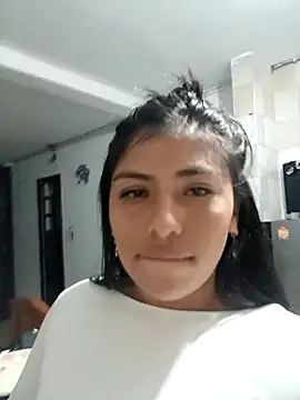 Snapshot of Esmeralda_baby chatting on 10-12-25, 04:22 Esmeralda baby online show from 10-12-25, 04:22