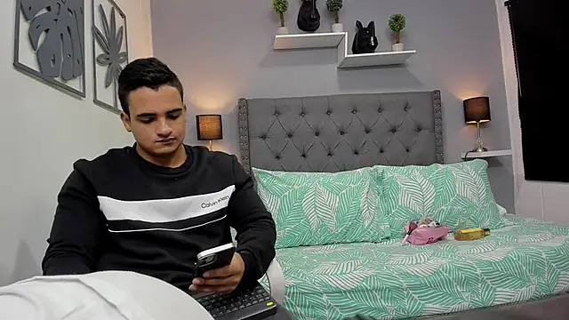 violeta and maxx online show from 10-28-25, 02:48