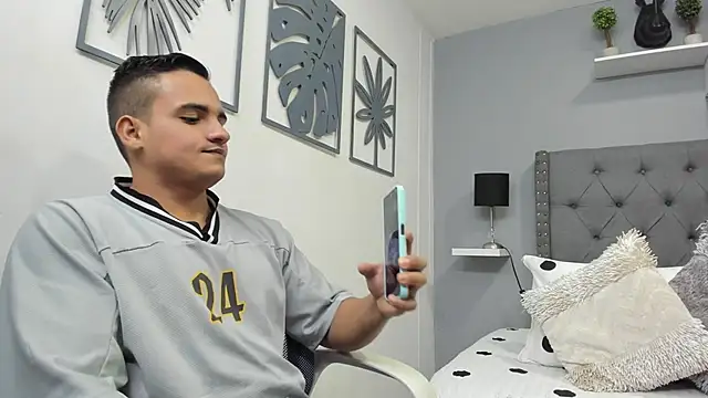 violeta and maxx online show from 11-18-25, 11:37