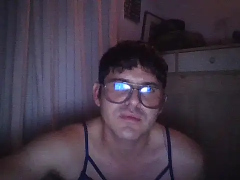 Snapshot of Dariusbi chatting on 11-15-25, 03:04 Dariusbi online show from 11-15-25, 03:04