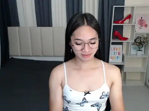 Snapshot of PetiteAsianMarian chatting on 10-20-25, 09:59 PetiteAsianMarian online show from 10-20-25, 09:59