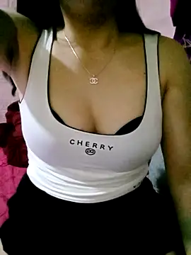 Snapshot of SansanCii chatting on 11-11-25, 11:05 SansanCii online show from 11-11-25, 11:05