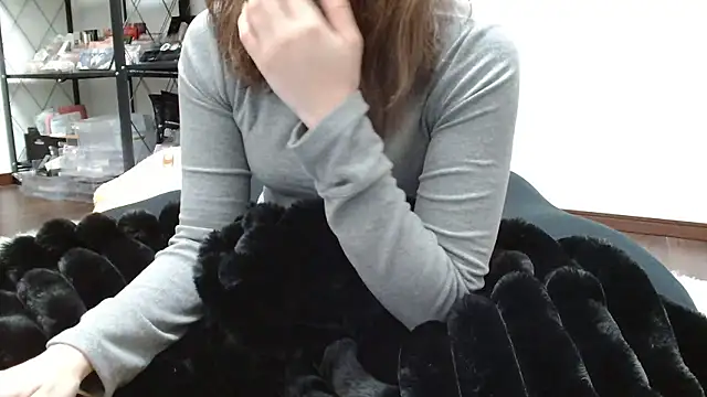 Snapshot of _Ema_ch chatting on 12-17-25, 01:22 Ema ch online show from 12-17-25, 01:22