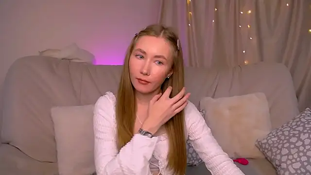 EllyColins online show from 11-13-25, 03:05