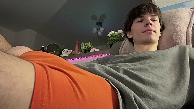 Jeremy1Scott online show from 02-06-26, 04:17