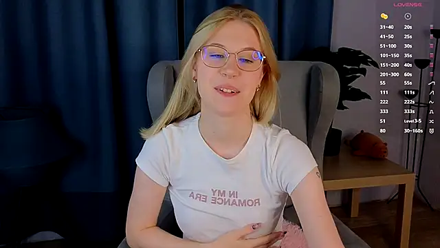 Snapshot of lovedrope chatting on 10-18-25, 05:25 lovedrope online show from 10-18-25, 05:25