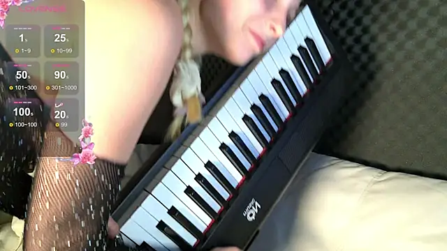 Fluffy Cloude online show from 07-28-26, 04:39