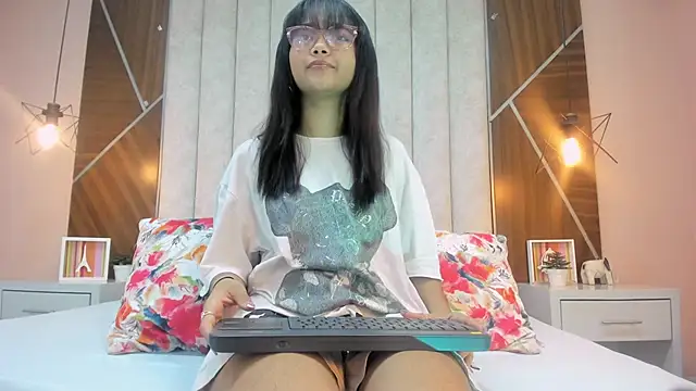 Mariana-Torres online show from 11-14-25, 02:16