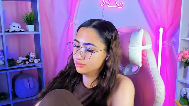 Snapshot of RebeckaThornton chatting on 10-26-25, 04:24 RebeckaThornton online show from 10-26-25, 04:24