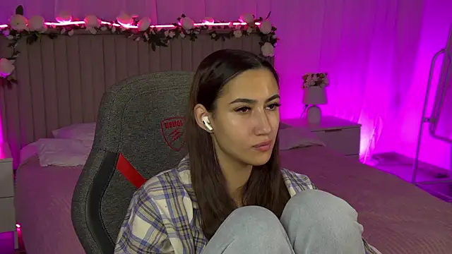 RebeckaThornton online show from 11-18-25, 06:01