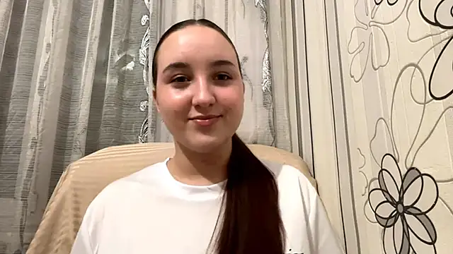 Snapshot of DaisyMolly chatting on 10-12-25, 08:52 DaisyMolly online show from 10-12-25, 08:52