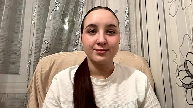 Snapshot of DaisyMolly chatting on 10-27-25, 04:44 DaisyMolly online show from 10-27-25, 04:44