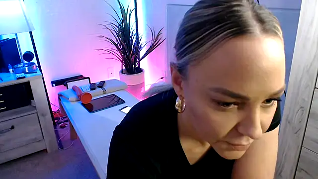 Snapshot of sofiahothead chatting on 03-30-26, 06:03 sofiahothead online show from 03-30-26, 06:03