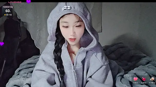 Snapshot of hyp0crite chatting on 11-17-25, 12:33 hyp0crite online show from 11-17-25, 12:33