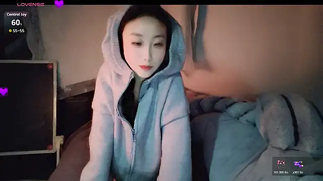 Snapshot of hyp0crite chatting on 12-04-25, 03:21 hyp0crite online show from 12-04-25, 03:21