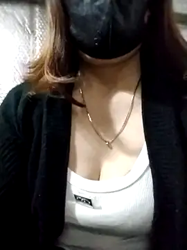 YiyinLy online show from 10-23-25, 03:33