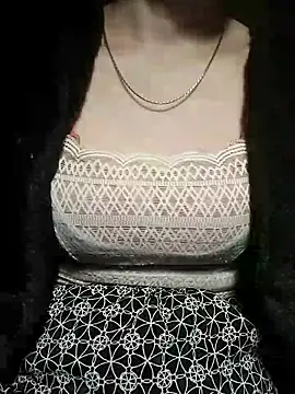 YiyinLy online show from 12-17-25, 08:26