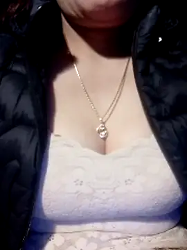 YiyinLy online show from 03-10-26, 08:58