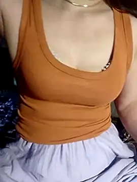 Snapshot of YiyinLy chatting on 06-24-26, 01:21 YiyinLy online show from 06-24-26, 01:21