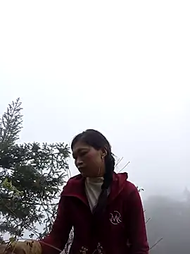 Snapshot of siusiu-00 chatting on 10-25-25, 01:02 siusiu-00 online show from 10-25-25, 01:02